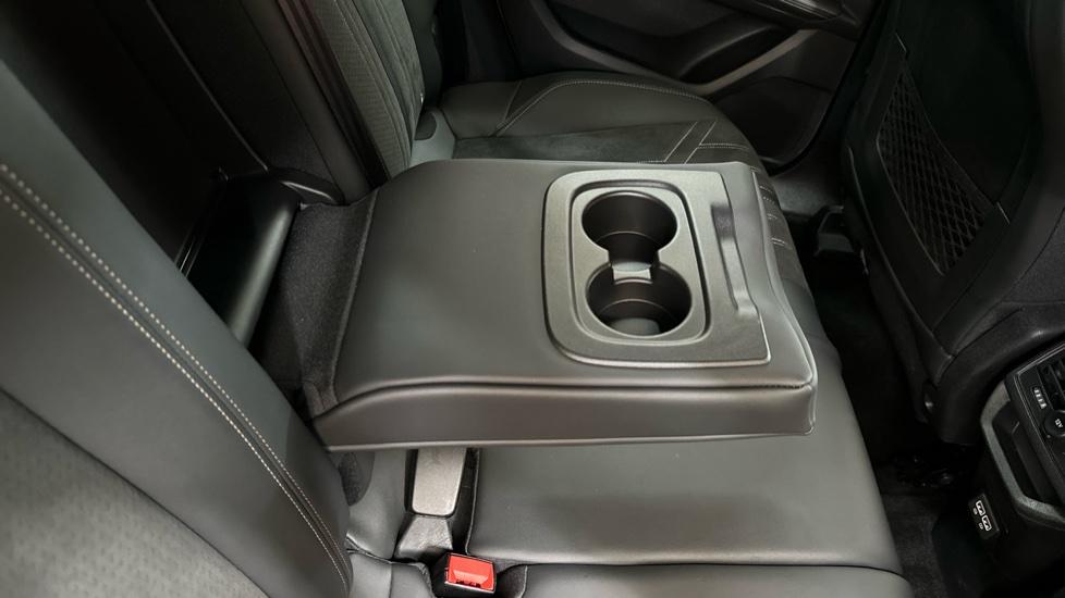 Rear Armrest/ Cup Holder