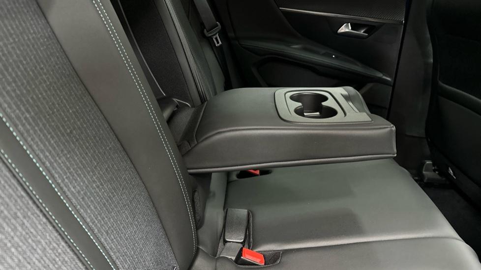 Rear Armrest/ Cup Holder