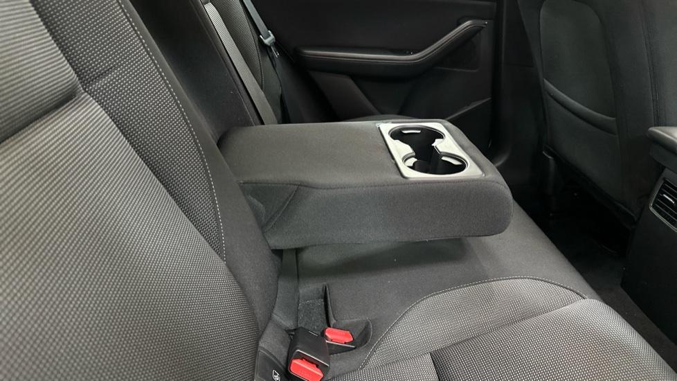 Rear Armrest/ Cup Holder