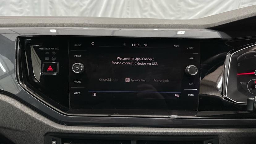 Apple CarPlay / Android Auto