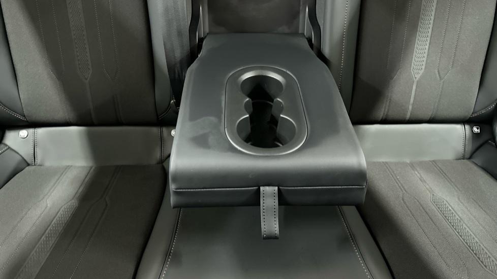 Rear Armrest/ Cup Holder