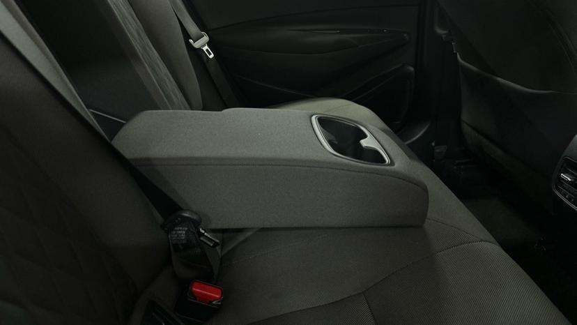 Rear Armrest/ Cup Holder