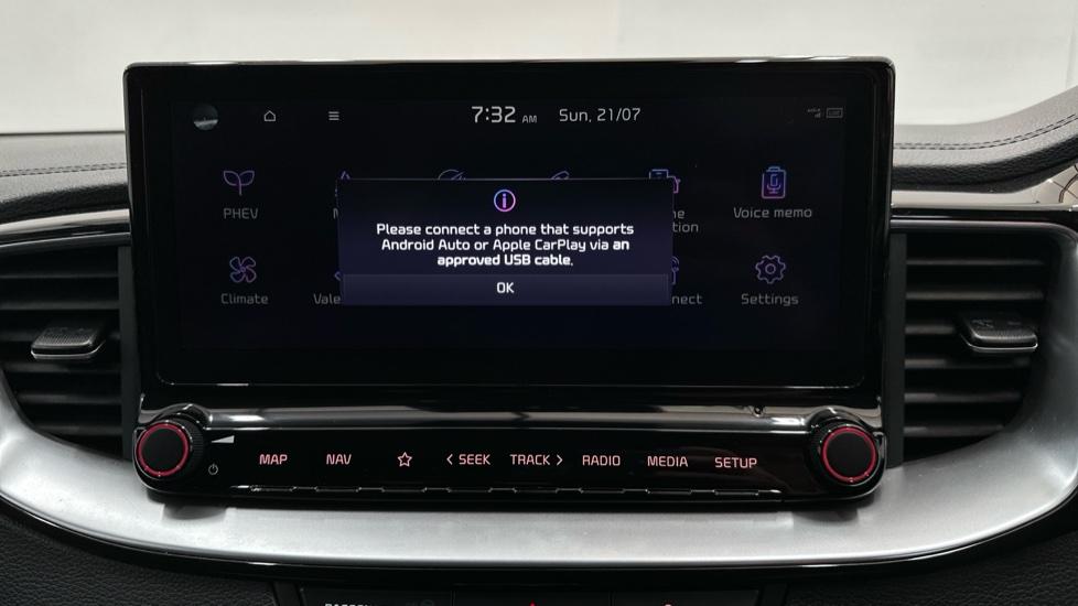 Apple Car Play & Android Auto