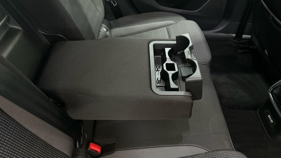 Rear Armrest/ Cup Holder