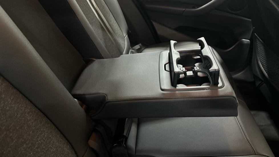 Rear Armrest/ Cup Holder