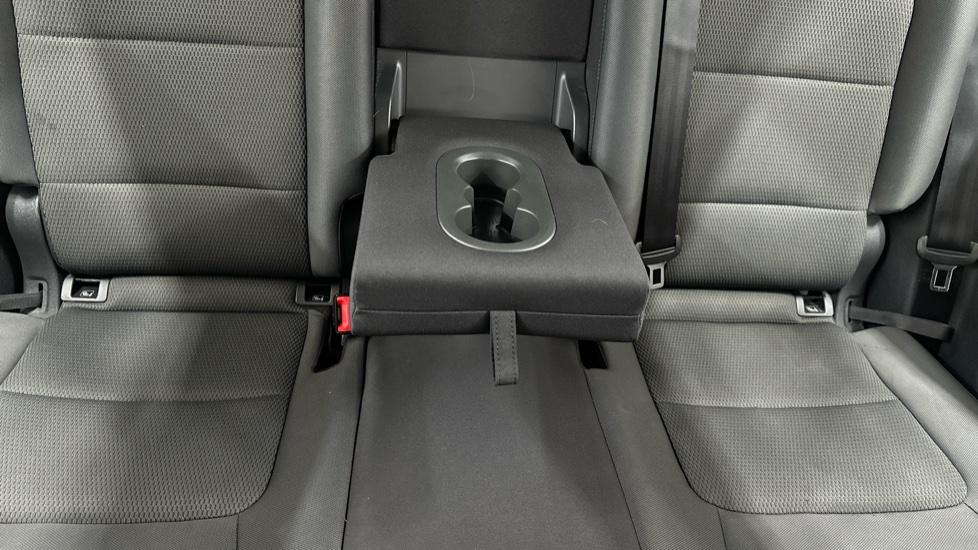 Rear Armrest/ Cup Holder