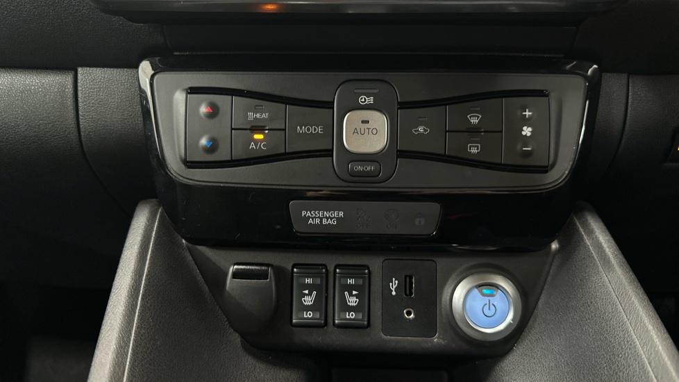 Air Conditioning /Heated Seats 