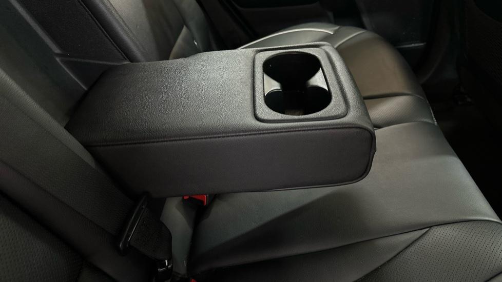 Rear Armrest/ Cup Holder