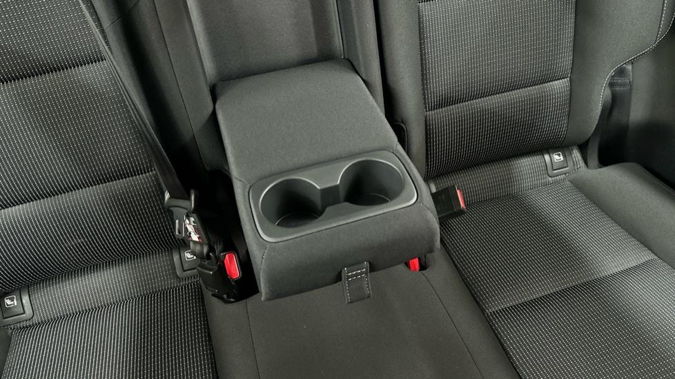 Rear Armrest/ Cup Holder