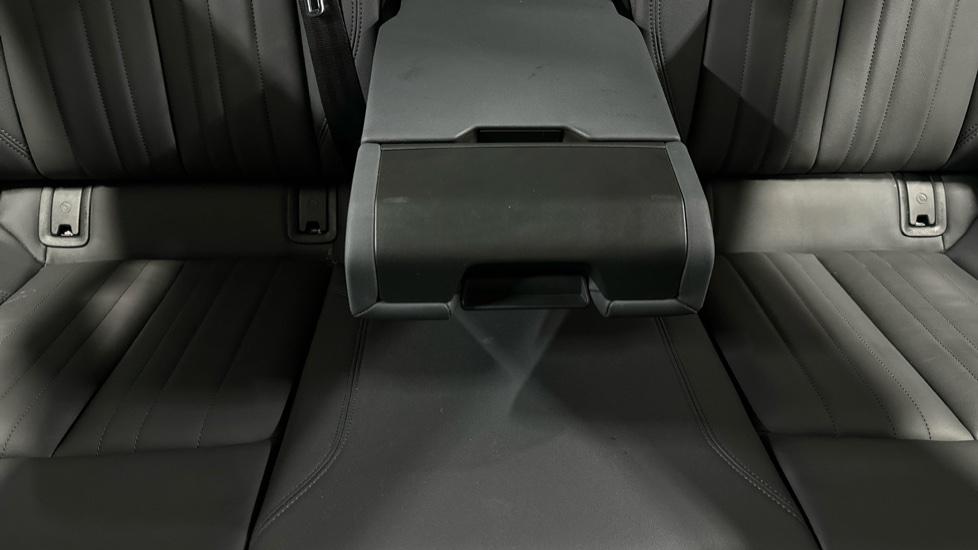 Rear armrest 