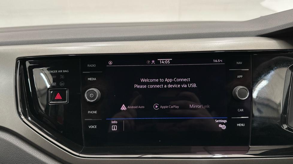 Apple Car Play & Android Auto