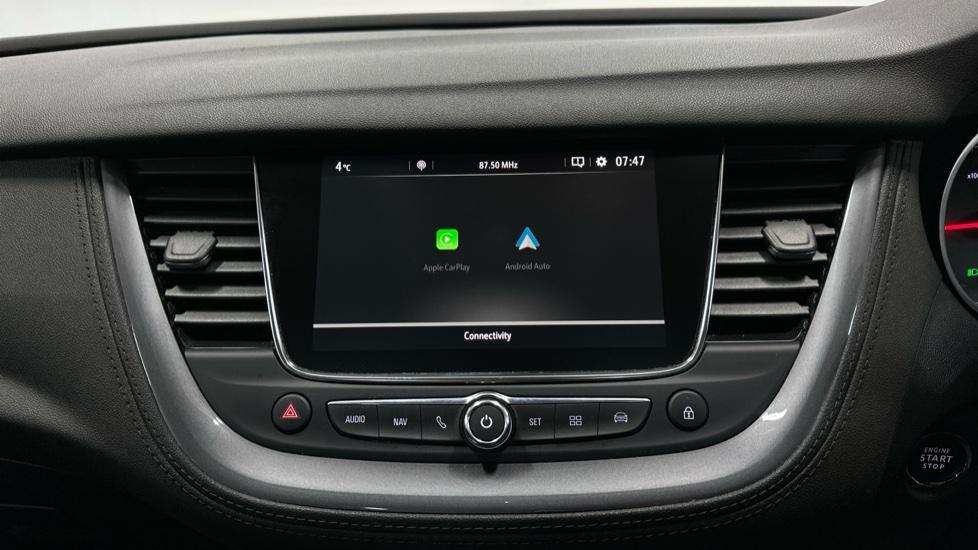 Apple Car Play & Android Auto