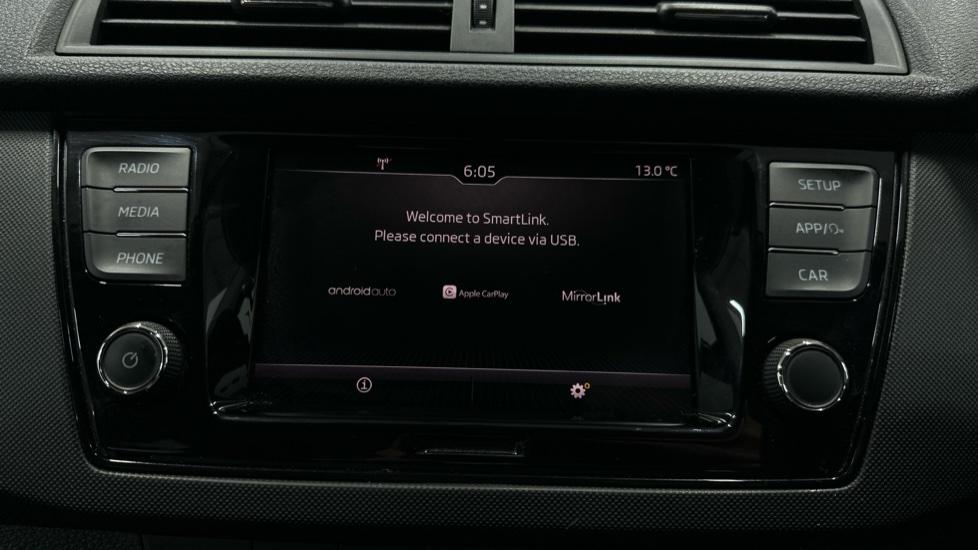 Apple Car Play & Android Auto