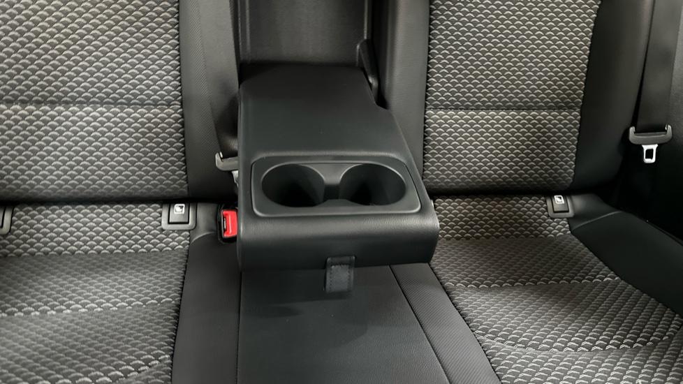 Rear Armrest/ Cup Holder