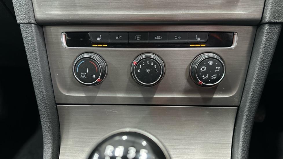 Air Conditioning / Heated Seats