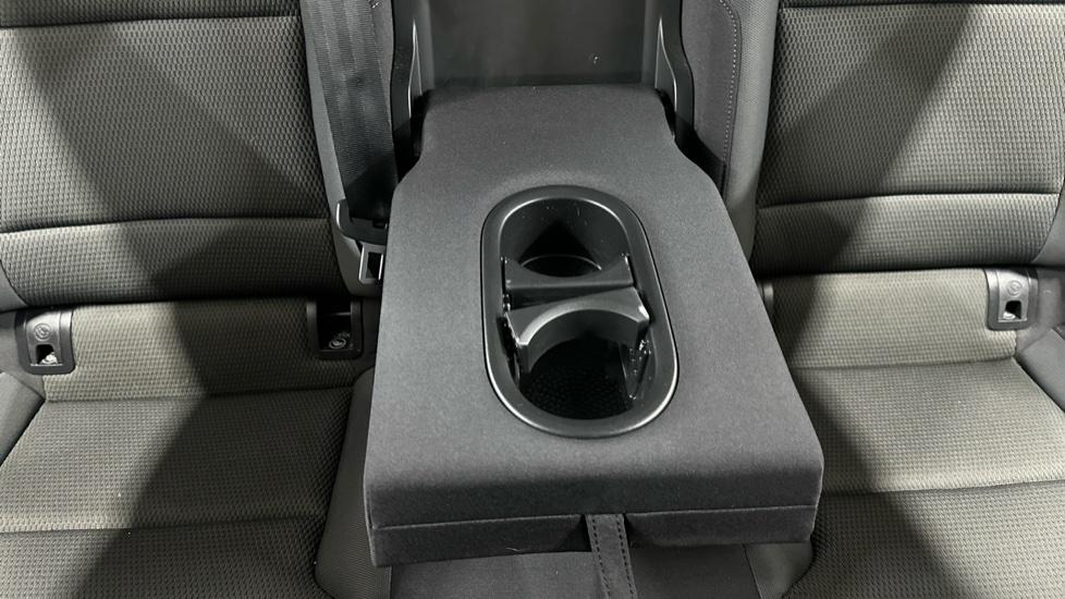 Rear Armrest/ Cup Holder