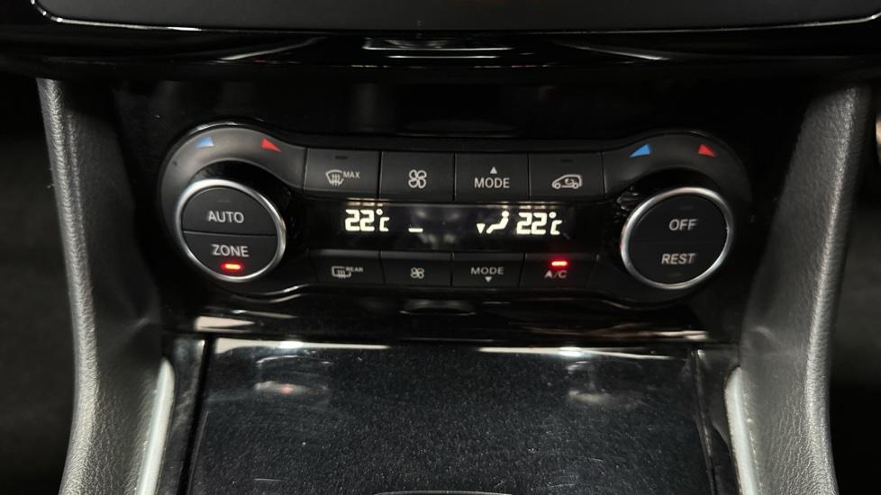 Dual Climate Control / Air Conditioning 