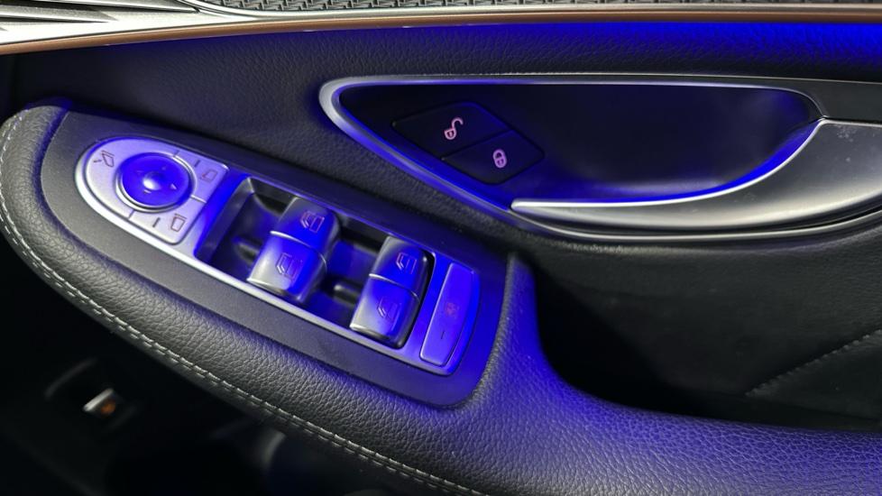 Electric Windows / Wing Mirrors /Ambient Lighting 