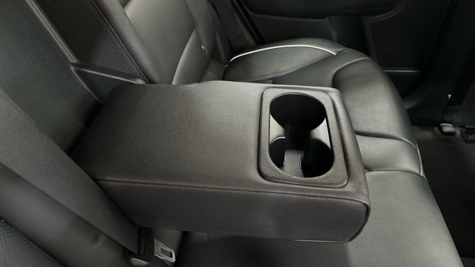 Rear Armrest/ Cup Holder