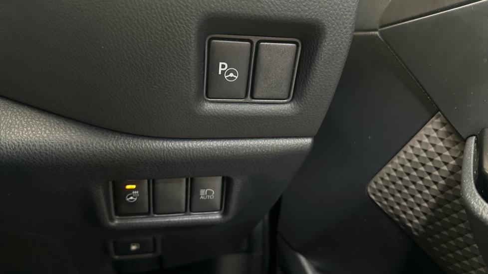 Heated Steering Wheel/Auto Park 