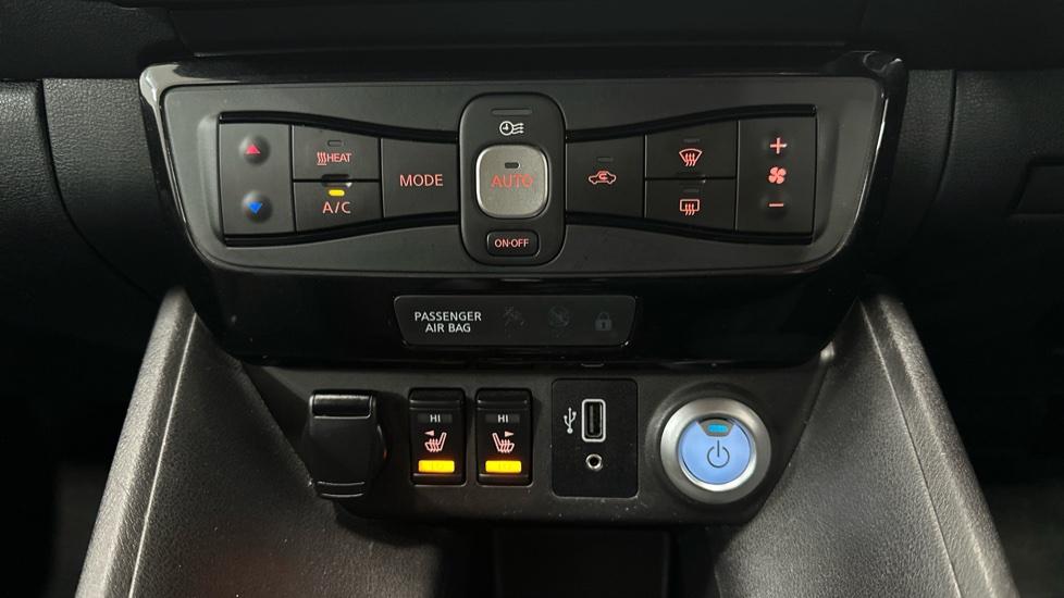 Air Conditioning  / Heated Seats 