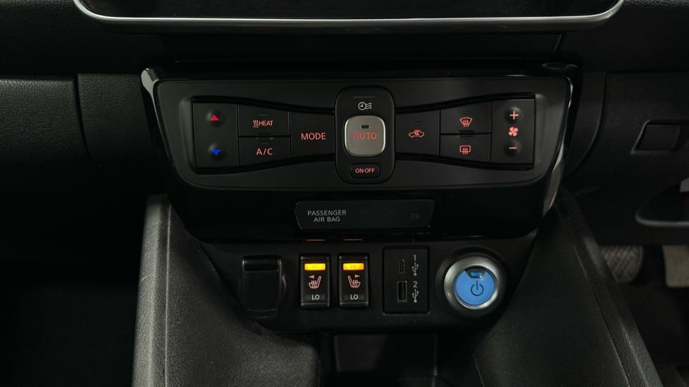 Air Conditioning /Heated Seats 