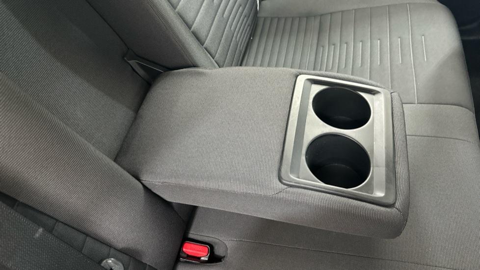 Rear Armrest/ Cup Holder