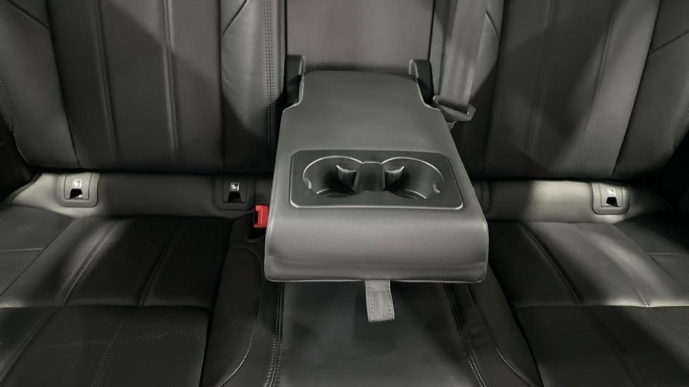 Rear Armrest/ Cup Holder