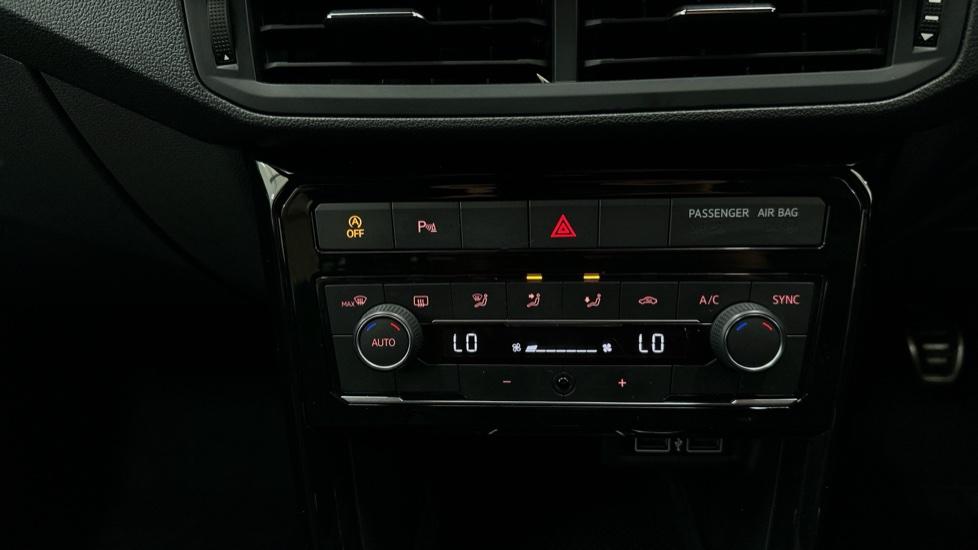 Auto Stop Start /Air Conditioning /Dual Climate Control 