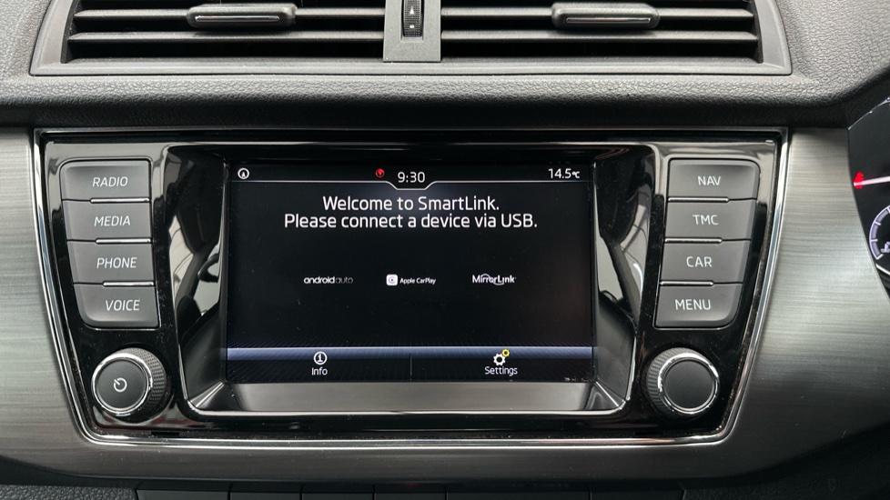 Apple Car Play & Android Auto