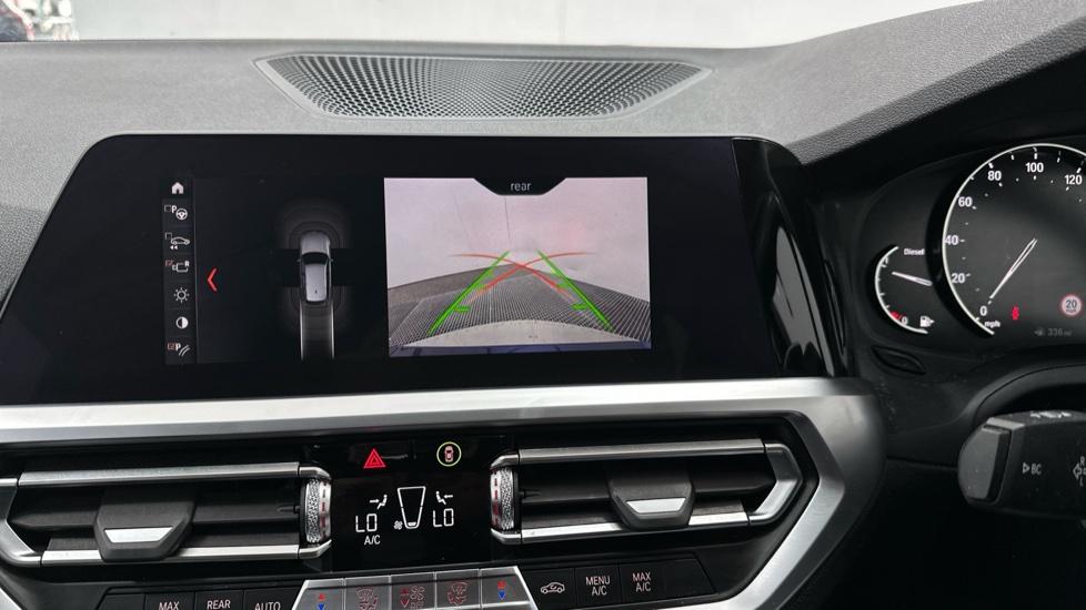 Rear View Camera /Auto Park/Park Pilot 