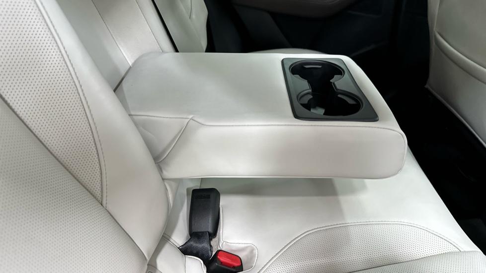 Rear Armrest/ Cup Holder