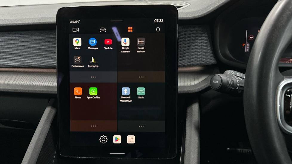 Bluetooth / Apple CarPlay 