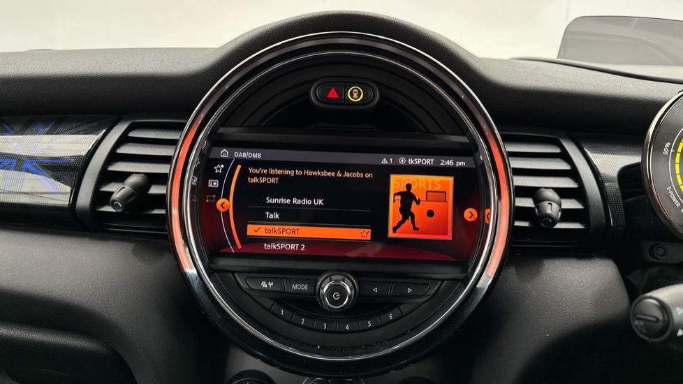 DAB Radio/Ambient Lighting 