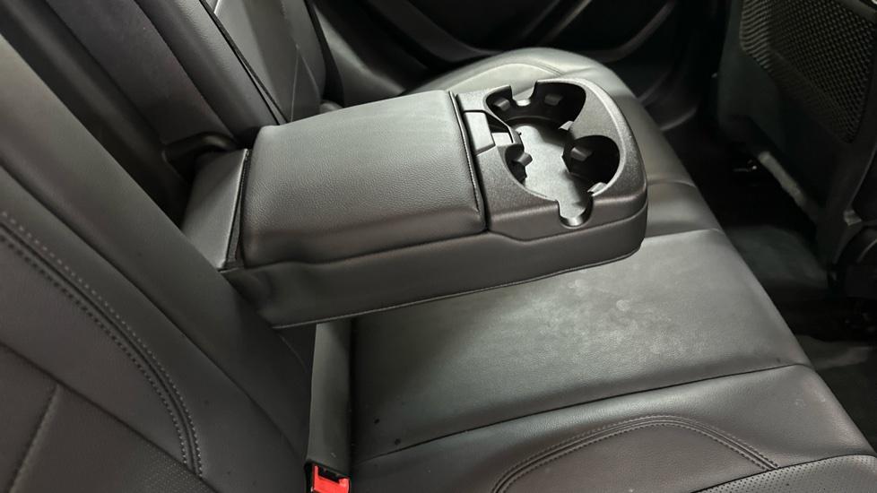 Rear Armrest/ Cup Holder