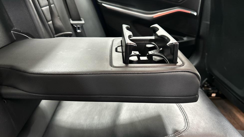 Rear Armrest/ Cup Holder