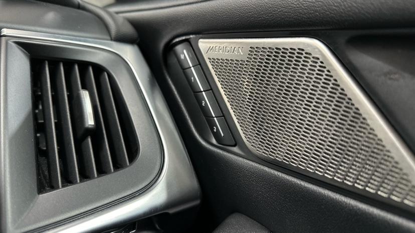 Memory Seats/Upgraded Speaker System 