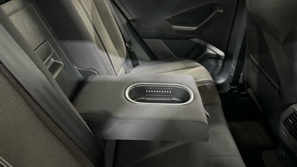 Rear Armrest/ Cup Holder