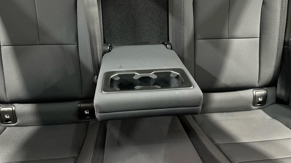 Rear Armrest/ Cup Holder