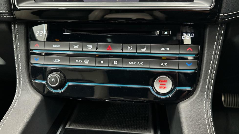 Dual Climate Control / Air Conditioning 