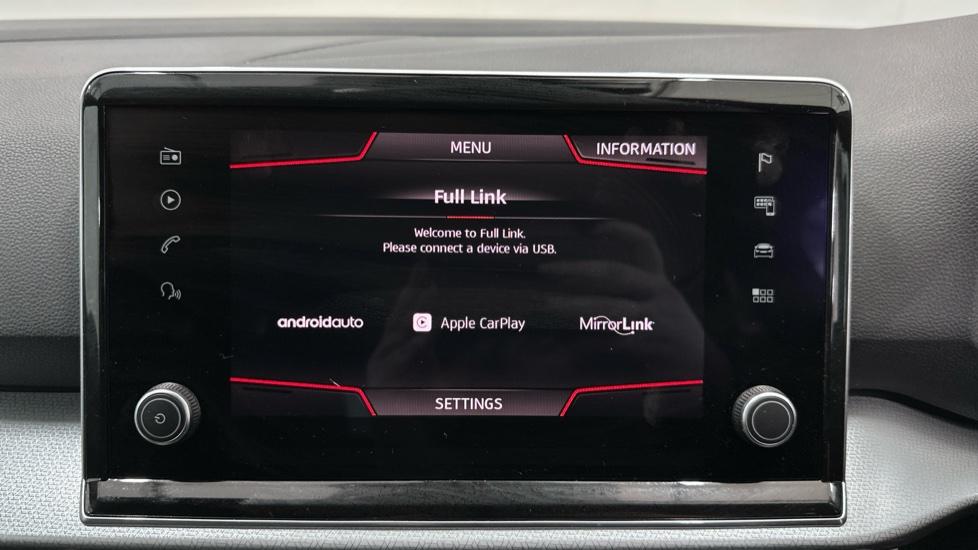 Apple Car Play & Android Auto