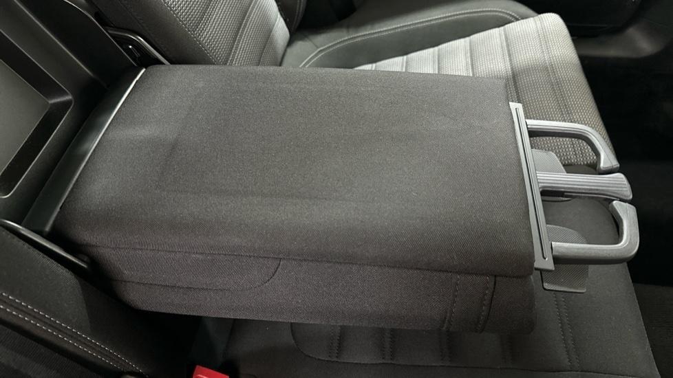 Rear Armrest/ Cup Holder