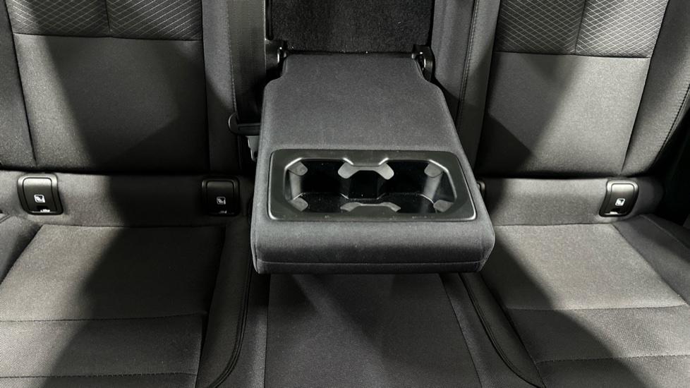 Rear Armrest/ Cup Holder