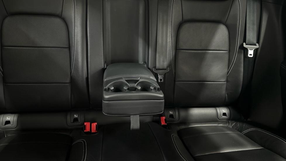 Rear Armrest/ Cup Holder