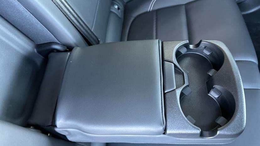 Rear Armrest/ Cup Holder