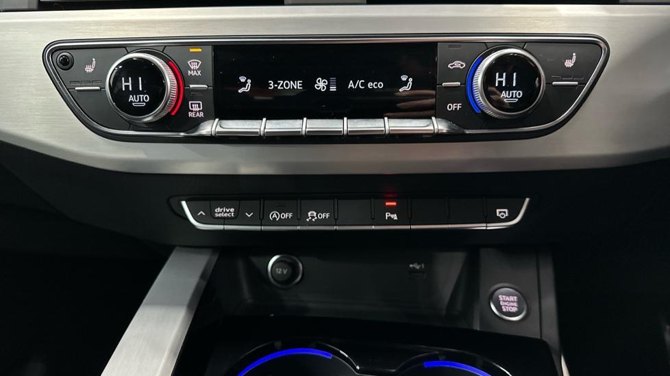 Dual Climate Control / Air Conditioning / Auto Stop Start / Heated Seats