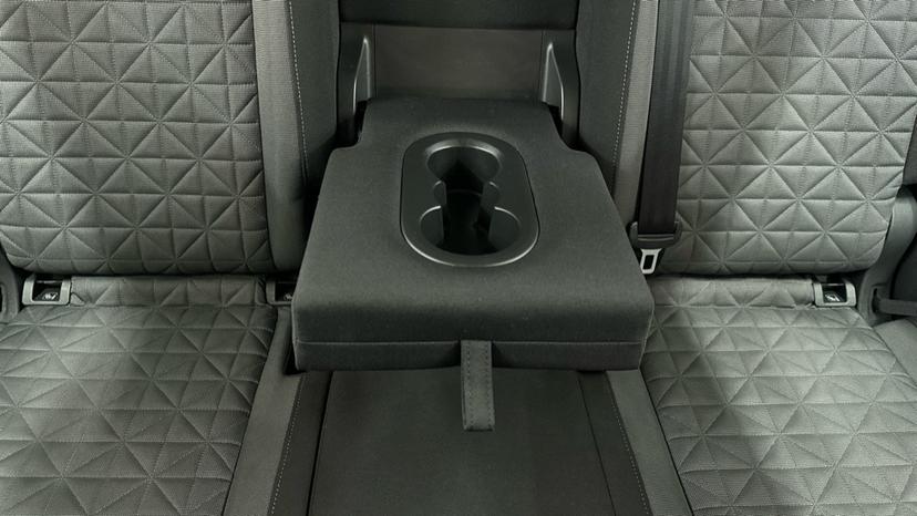 Rear Armrest/ Cup Holder