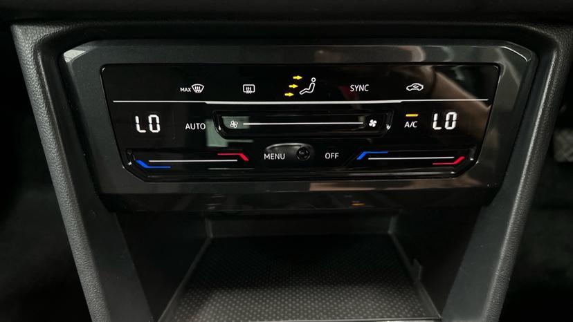 Air Conditioning /Dual Climate Control