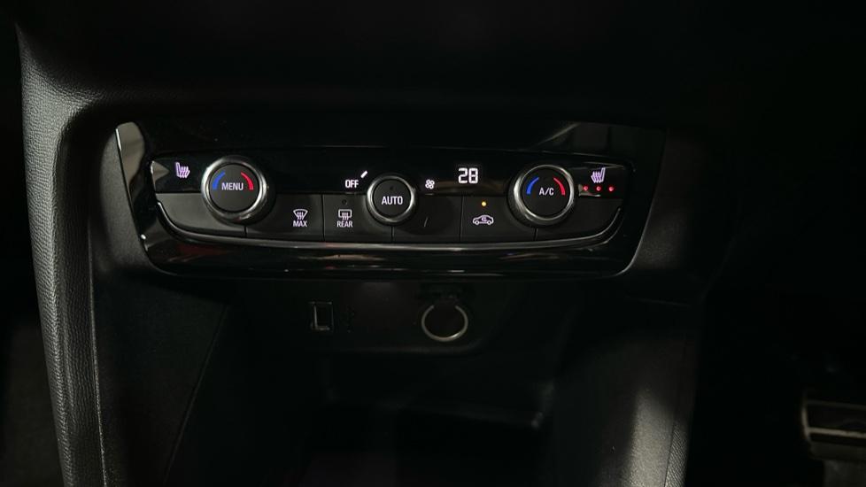 Air Conditioning / Heated Seats 