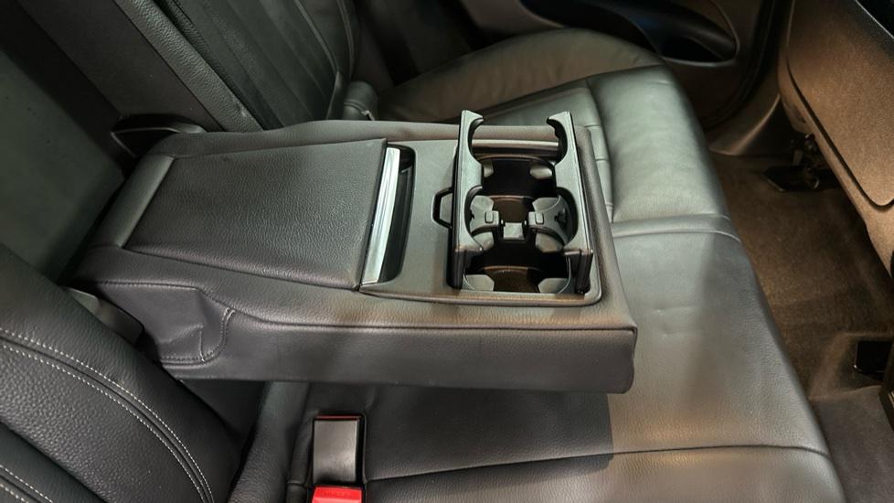 Rear Armrest/ Cup Holder